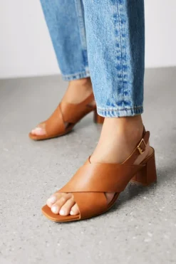 5568-101 Sandal, Tan, 37