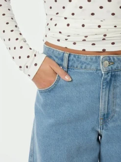 Alannah D Bukser, Stonewash, 42