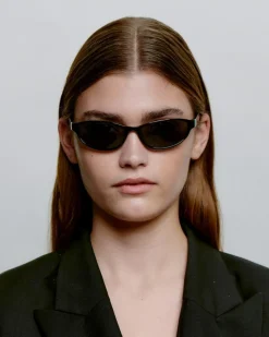 Alexa Solbriller, Black