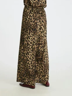 Avie Leo Bukser, Leopard, 36