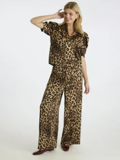 Avie Leo Bukser, Leopard, 36