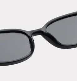 Charlie Solbriller, Black