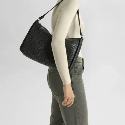 Claudia Taske, Black