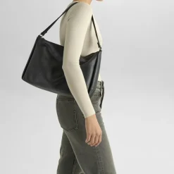 Claudia Taske, Black