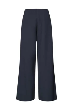 Endore Bukser, Salute, 36