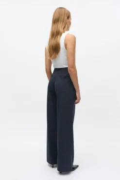 Endore Bukser, Salute, 36