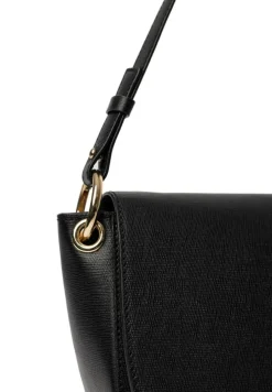 Febe Crossover, Black