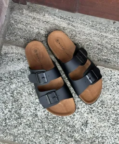 Fiona Sandaler, Sort, 39