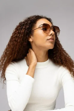 Fjola Solbriller, Gold