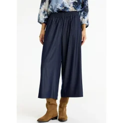Hannah Bukser, Dark Blue, L
