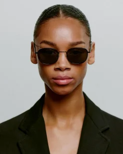 Hello Solbriller, Black