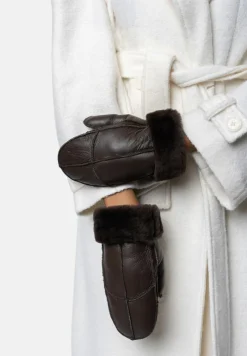 Henny S Vanter, Dark Brown, M