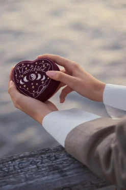 Hjerte Smykkeskrin, Maroon