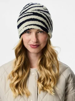 Juanita Hat, Bluing Birch