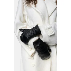 Kara S Vanter, Black, M