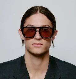 Kaya Solbriller, Black