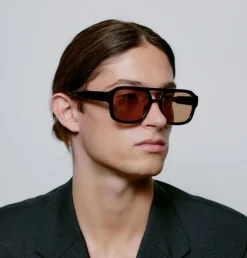 Kaya Solbriller, Black