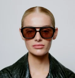 Kaya Solbriller, Black