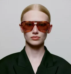 Kaya Solbriller, Havana