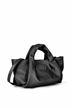 Lixia Taske, Black