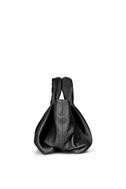 Lixia Taske, Black