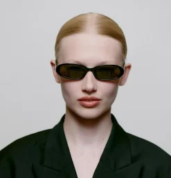 Macy Solbriller, Black