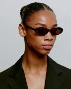 Macy Solbriller, Demi Tortoise