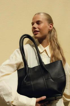 Mane Small Shopper, Black