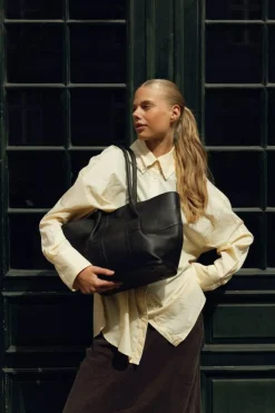 Mane Small Shopper, Black