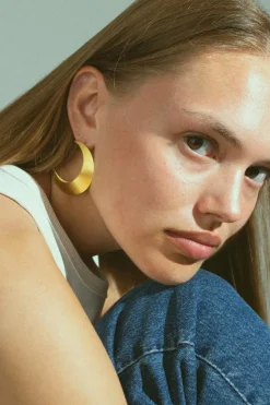 Massiv Half Moon Ørering, Gold Plated