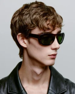 Max Solbriller, Demi Tortoise