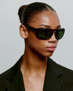 Max Solbriller, Demi Tortoise