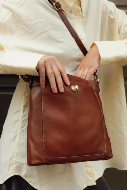 Moa Small Crossbody, Cognac