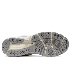 2002R Sneakers, Linen/Concrete, 41.5