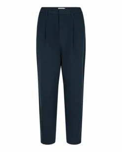 Tailor Ankel Bukser, Salute, M