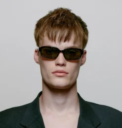 Will Solbriller, Demi Tortoise