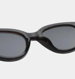 Winnie Solbriller, Black