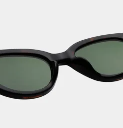 Winnie Solbriller, Demi Tortoise